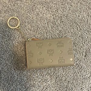 NWT Aren Zip Card Wallet in Monogram Leathe